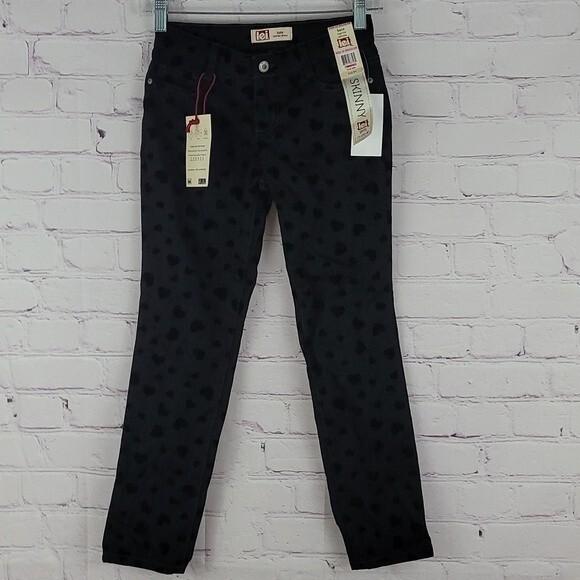 Lei black Kate Lowrise skinny jeans with velvety heart print design.  Size 10 R. - Picture 1 of 5
